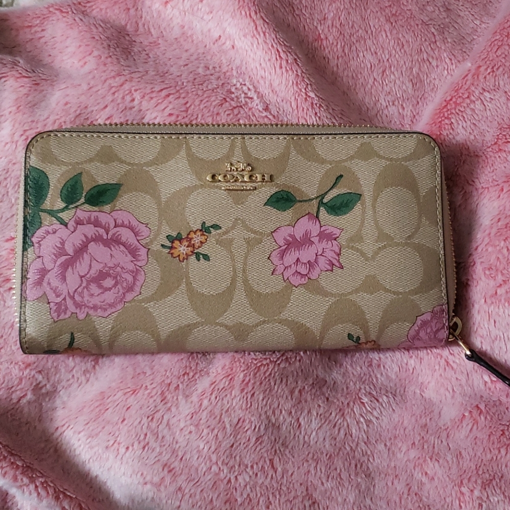 Coach accordian zip wallet